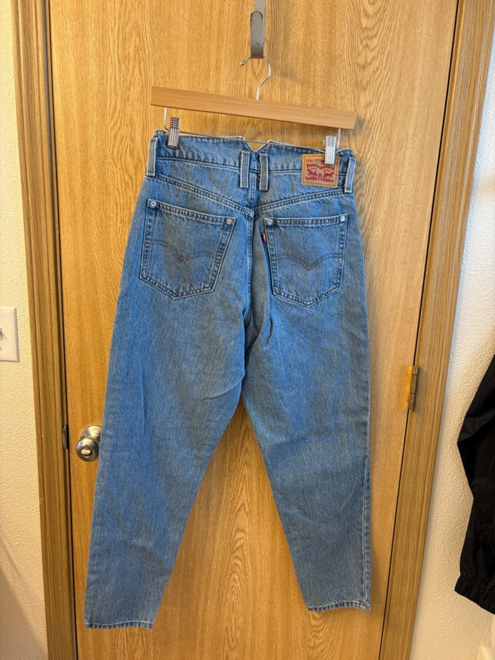 Levi's High-Waist Button-Fly Blue Denim Mom Jeans - Picture 3 of 3